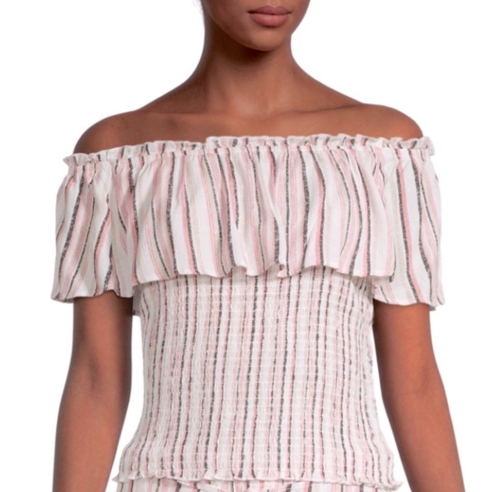 by&by Juniors Womens Straight Neck Short Sleeve Top